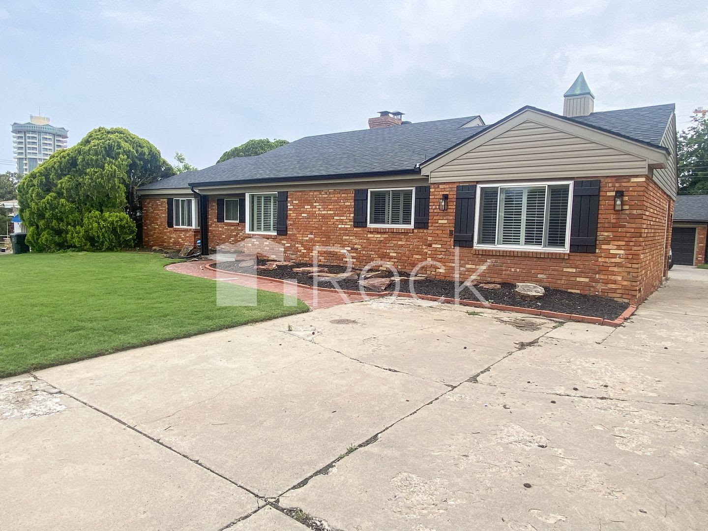 Beautiful North OKC Home with UTILITIES INCLUDED! Available Early September – photo 3