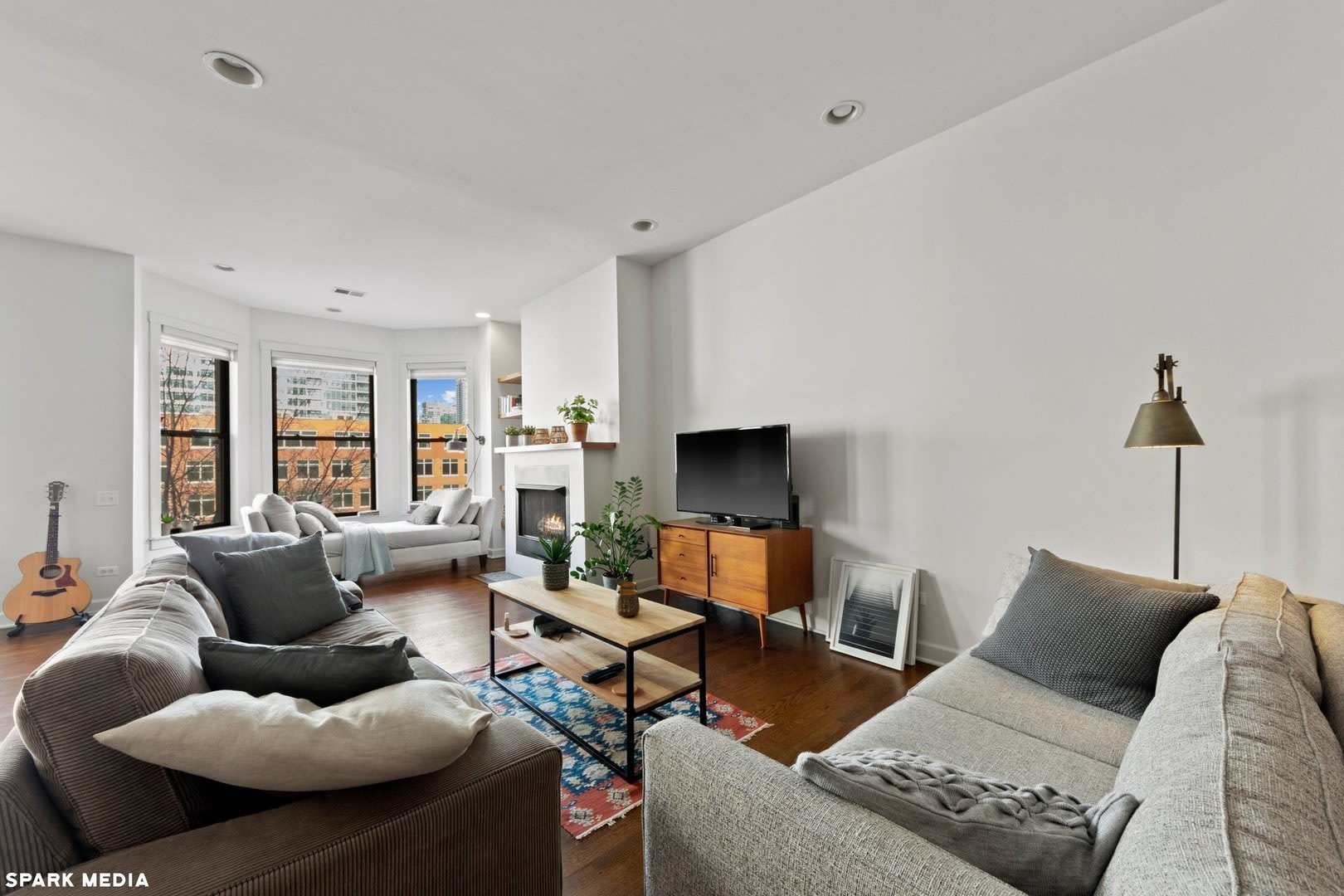 353 W Chicago Avenue – photo 3