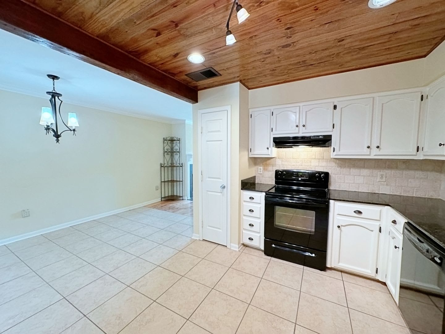 Custom Remodeled Townhome Off Jefferson Hwy – photo 2