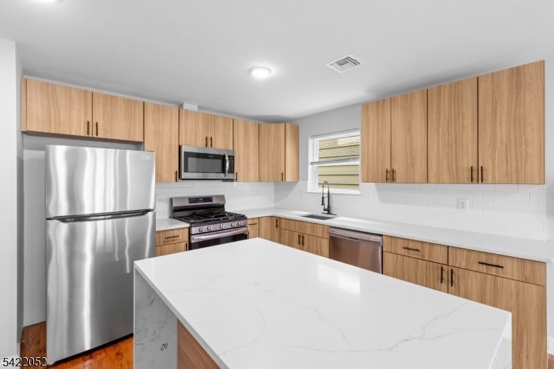 19 Shaw Ave – photo 5
