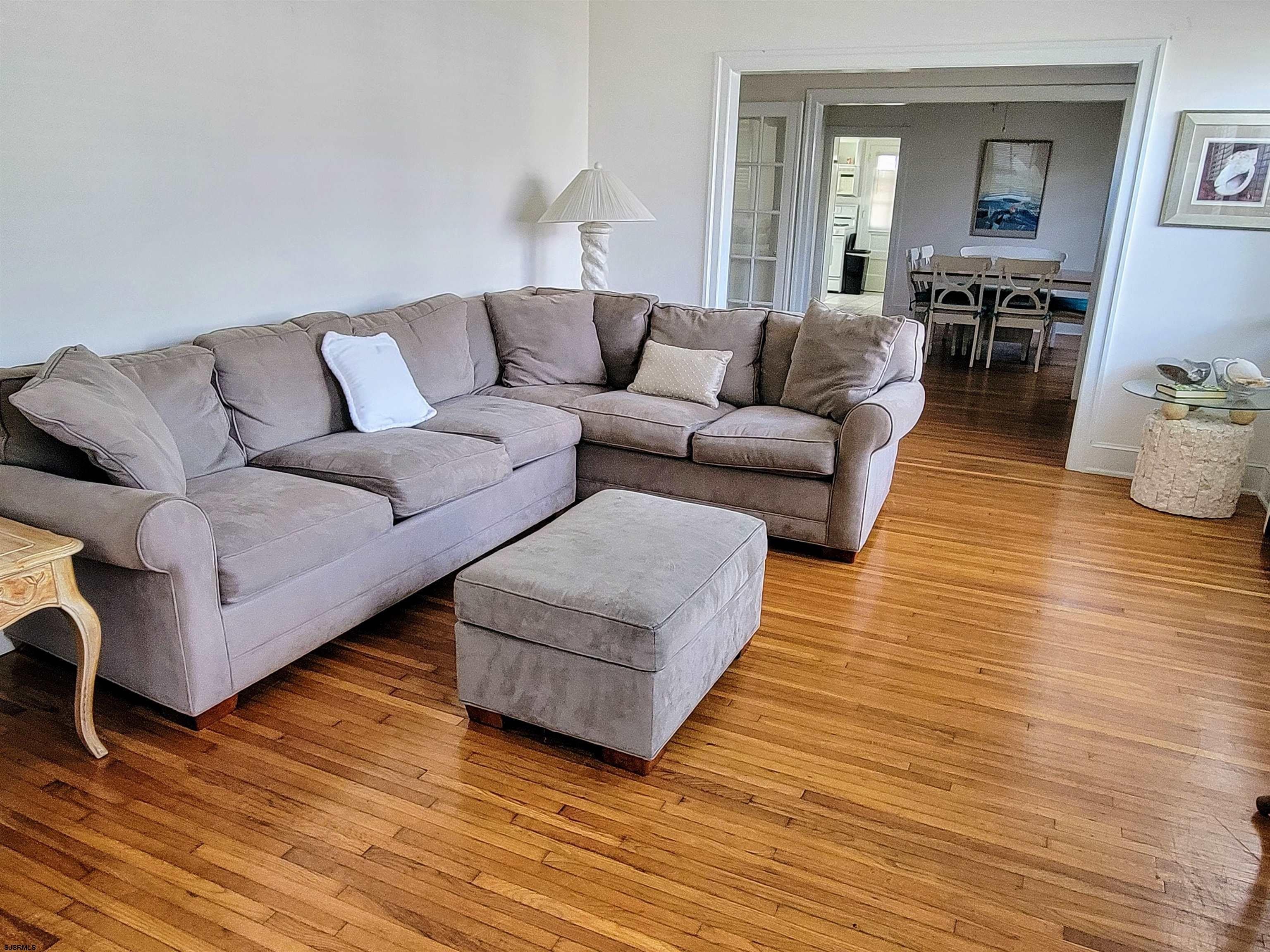 8606 Monmouth Ave – photo 3
