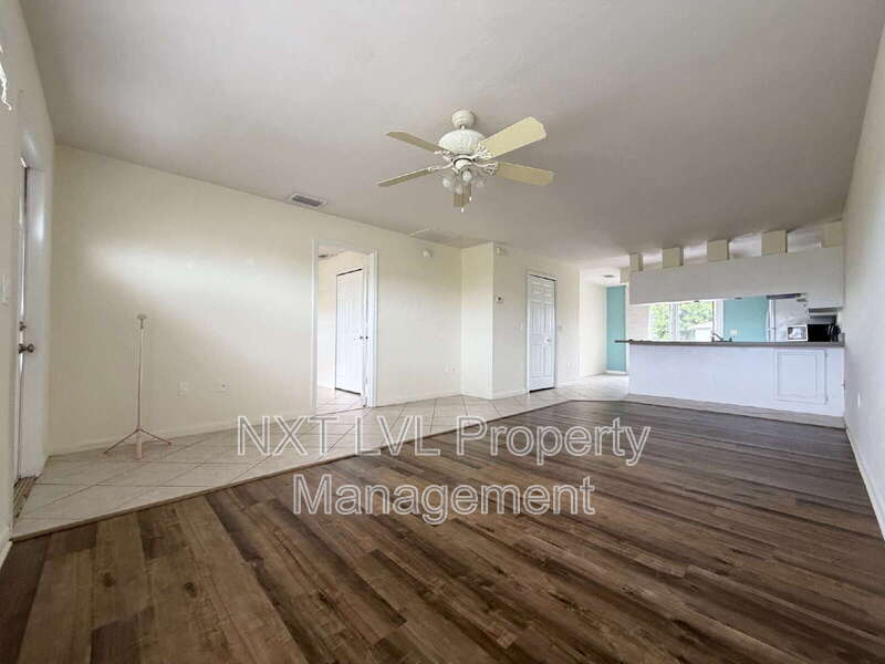 1005 NE 8th Ter – photo 2