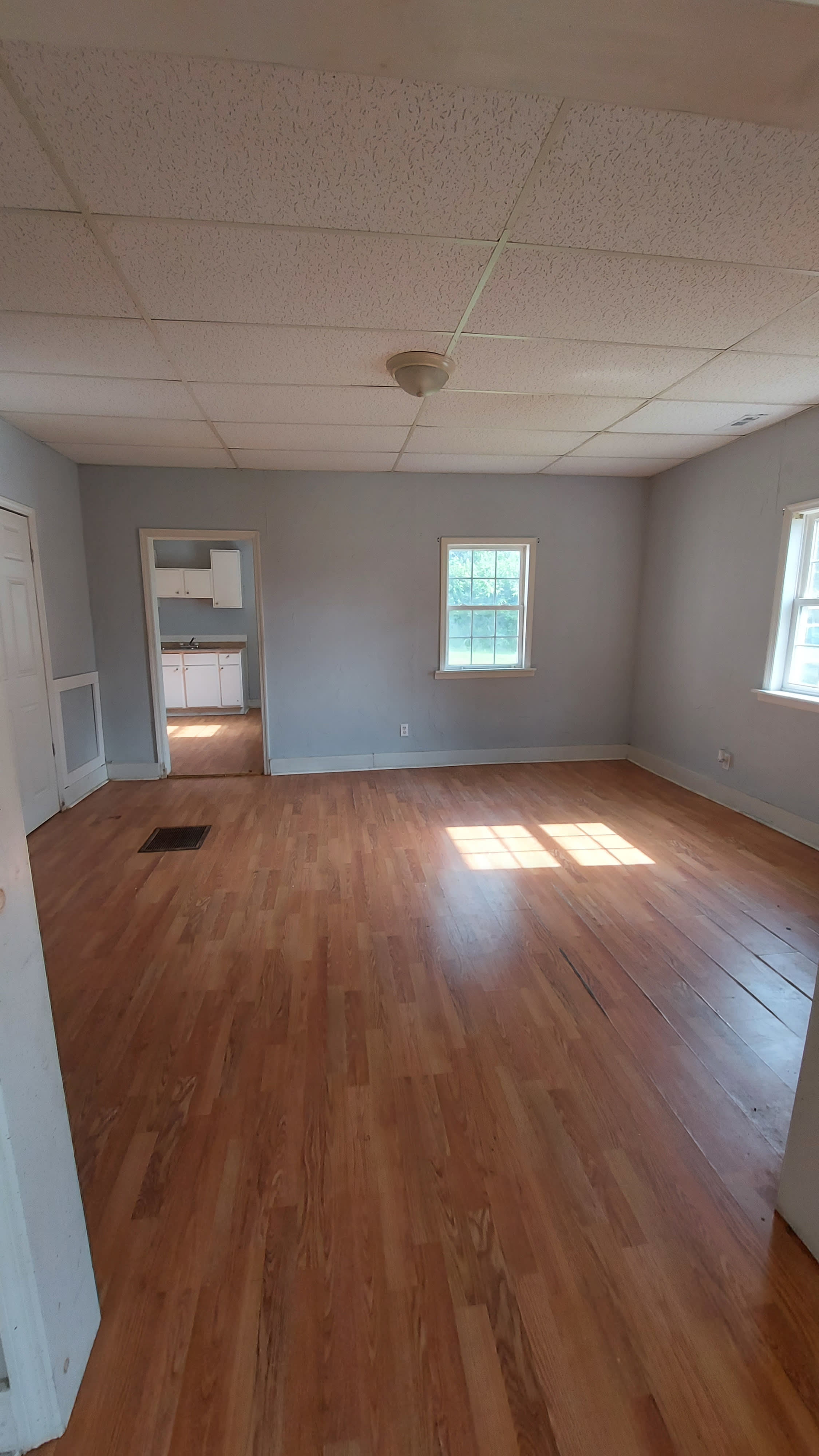 627 W Love St – photo 2