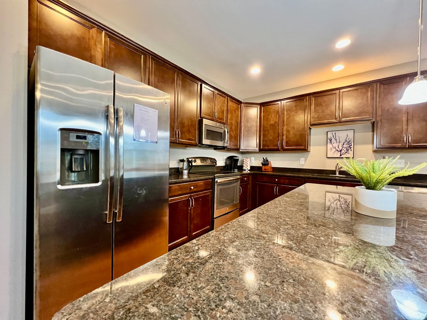 Executive corporate rental features community pool. Fully furnished and includes all utilities. – photo 5