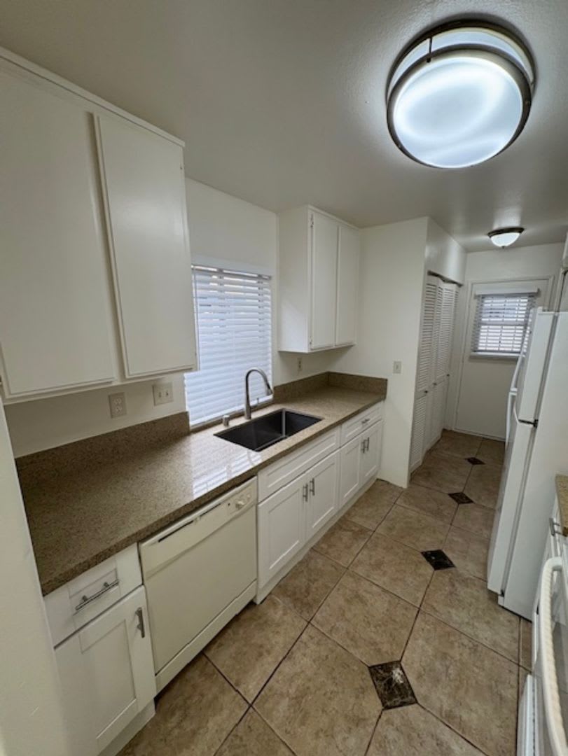 Half off 1st Month Rent!! Extra large 3bd/2ba 2 story townhome with patio/backyard – photo 1