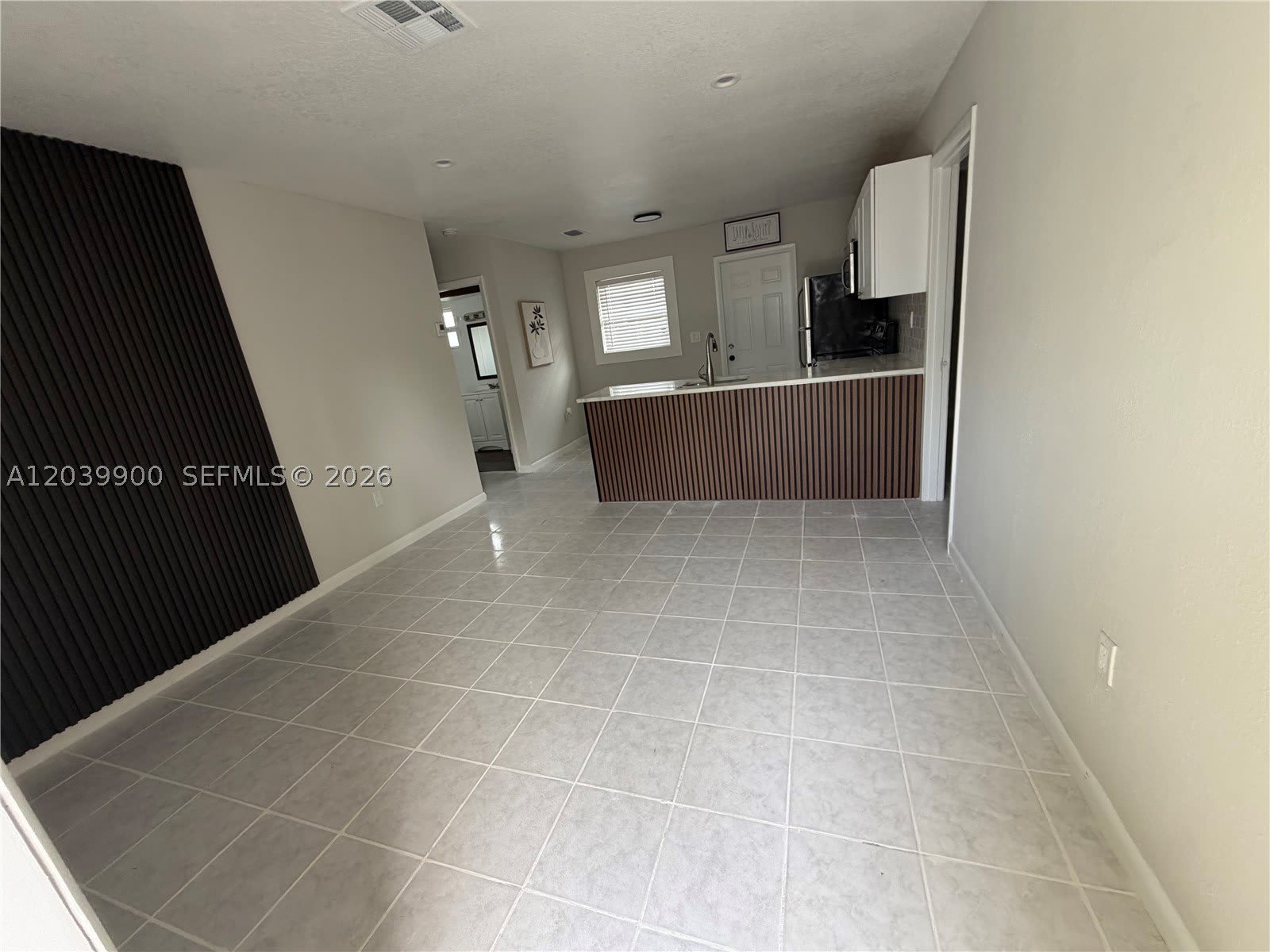 1533 NW 2nd Ave – photo 4