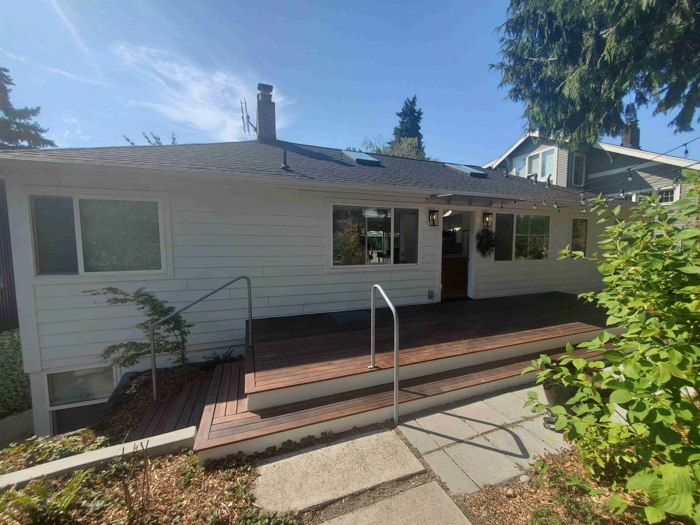 Prime Wallingford location 4 bed, 3 bath with updates. – photo 1