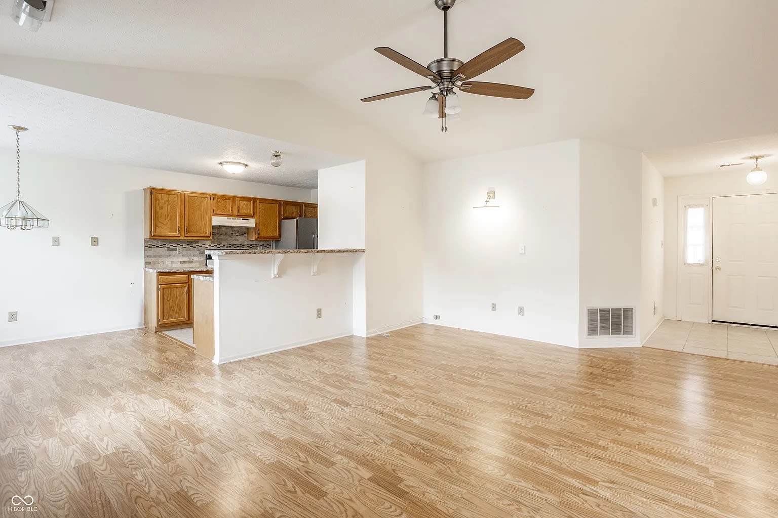 1911 East Maple Park Drive – photo 2