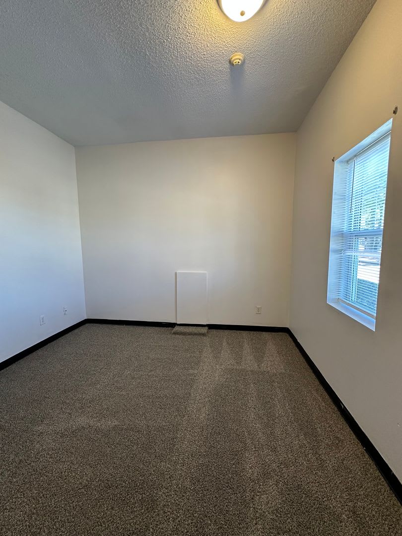 3 Bed 1 Bath Apartment Utilities Included – photo 2