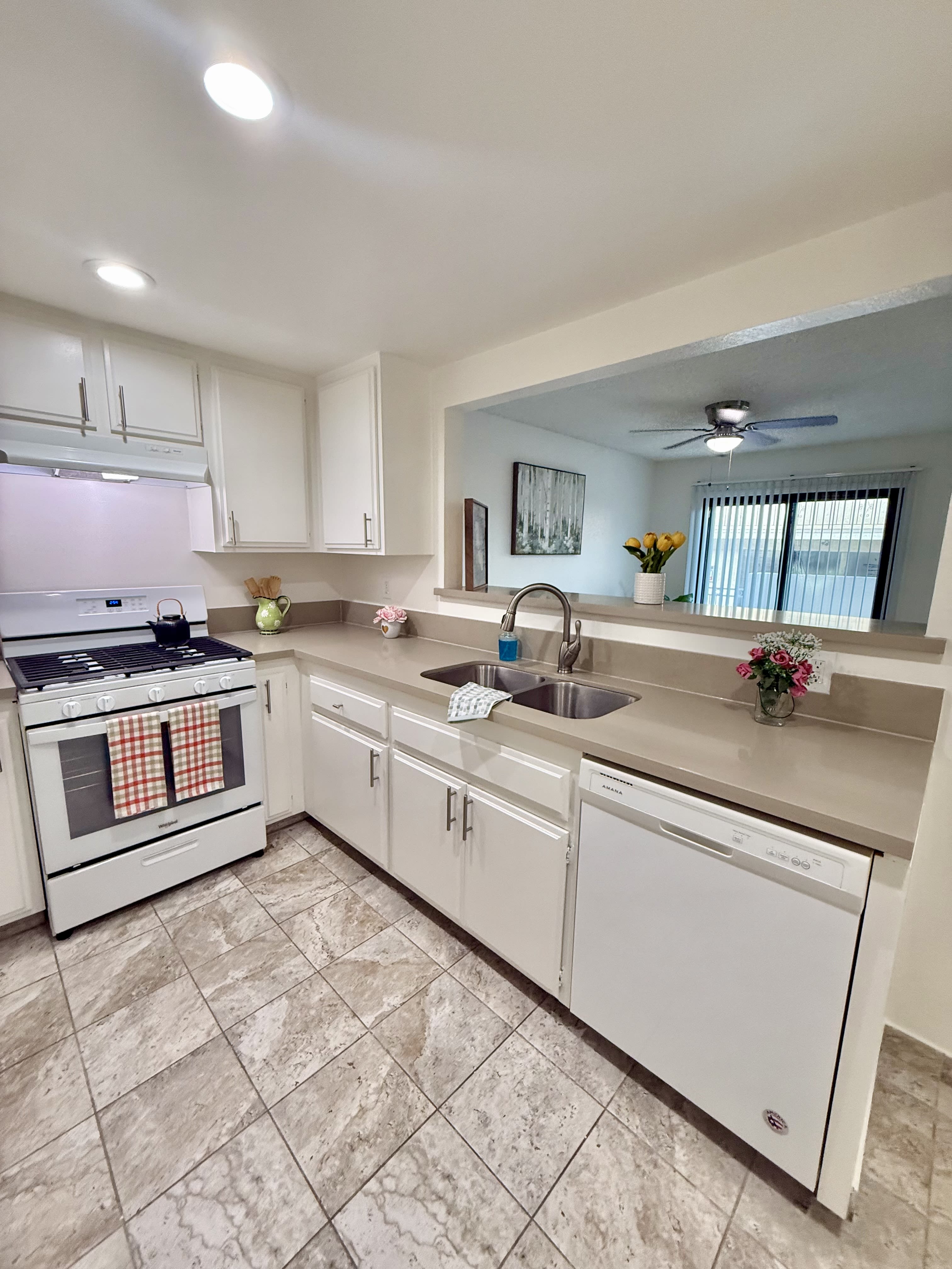 512 W Imperial Ave – photo 2