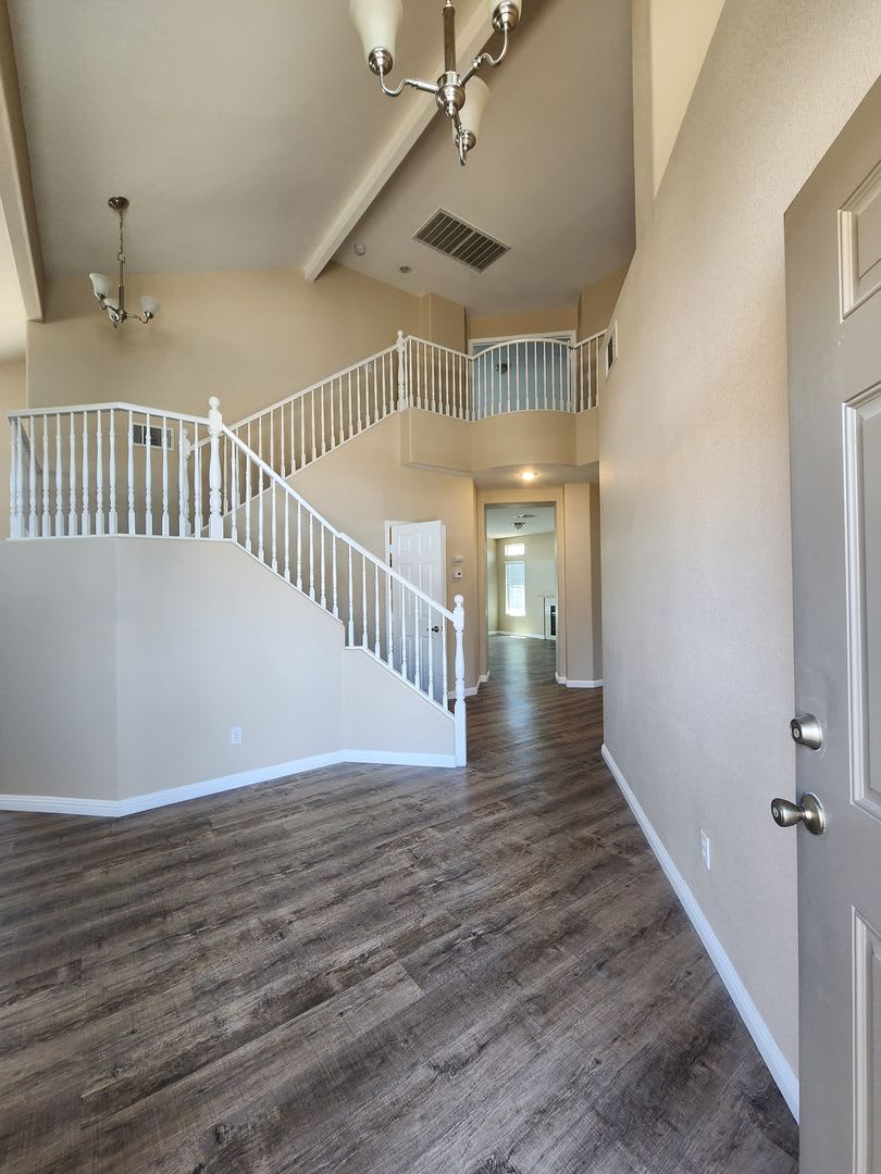 A Fabulous 5 Bedroom 2 Story Home, 1 bedrom downstairs, 3 Car Garage. – photo 4