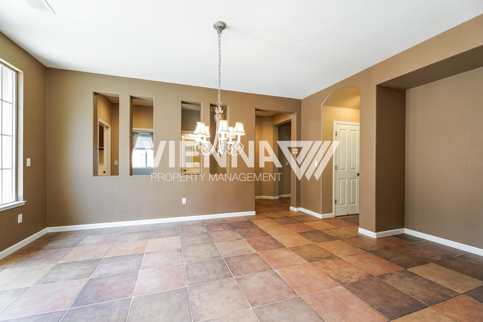1014 Waterford Dr – photo 5