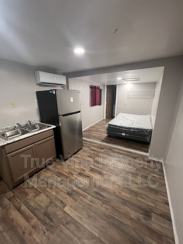 1202 Division Avenue – photo 1