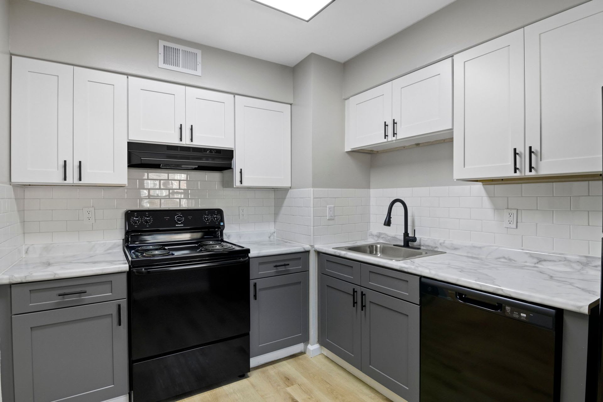 The Riverside Apartment Homes – photo 1