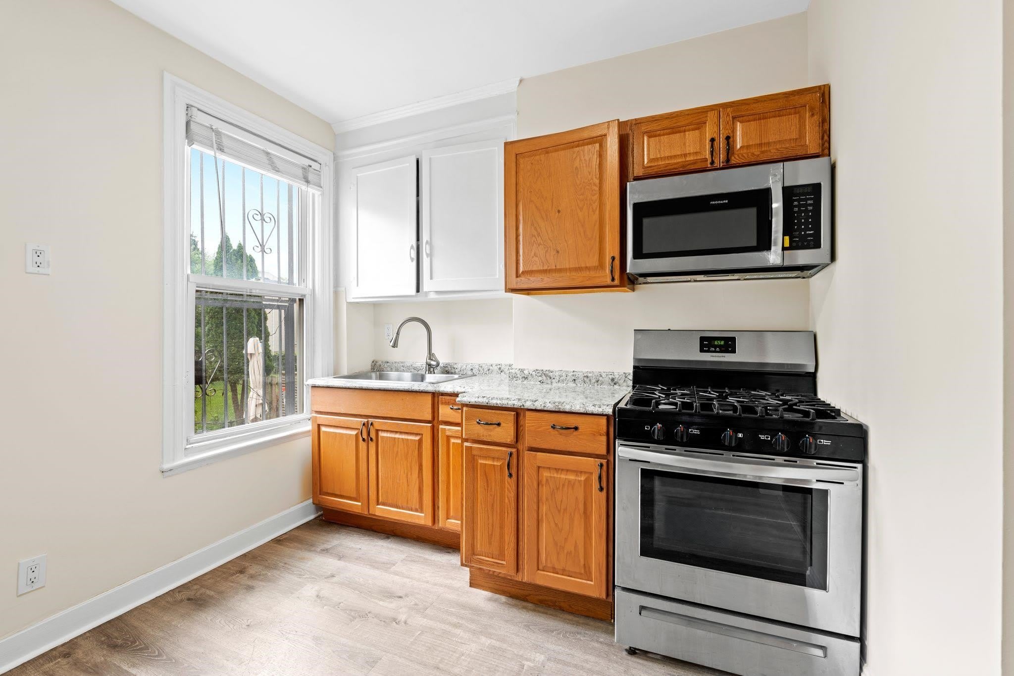 294 CLERK ST – photo 4