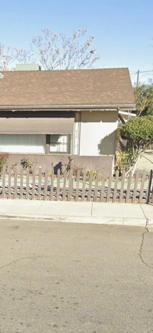 Charming 2 Bedroom Home Now Available For Rent – photo 3