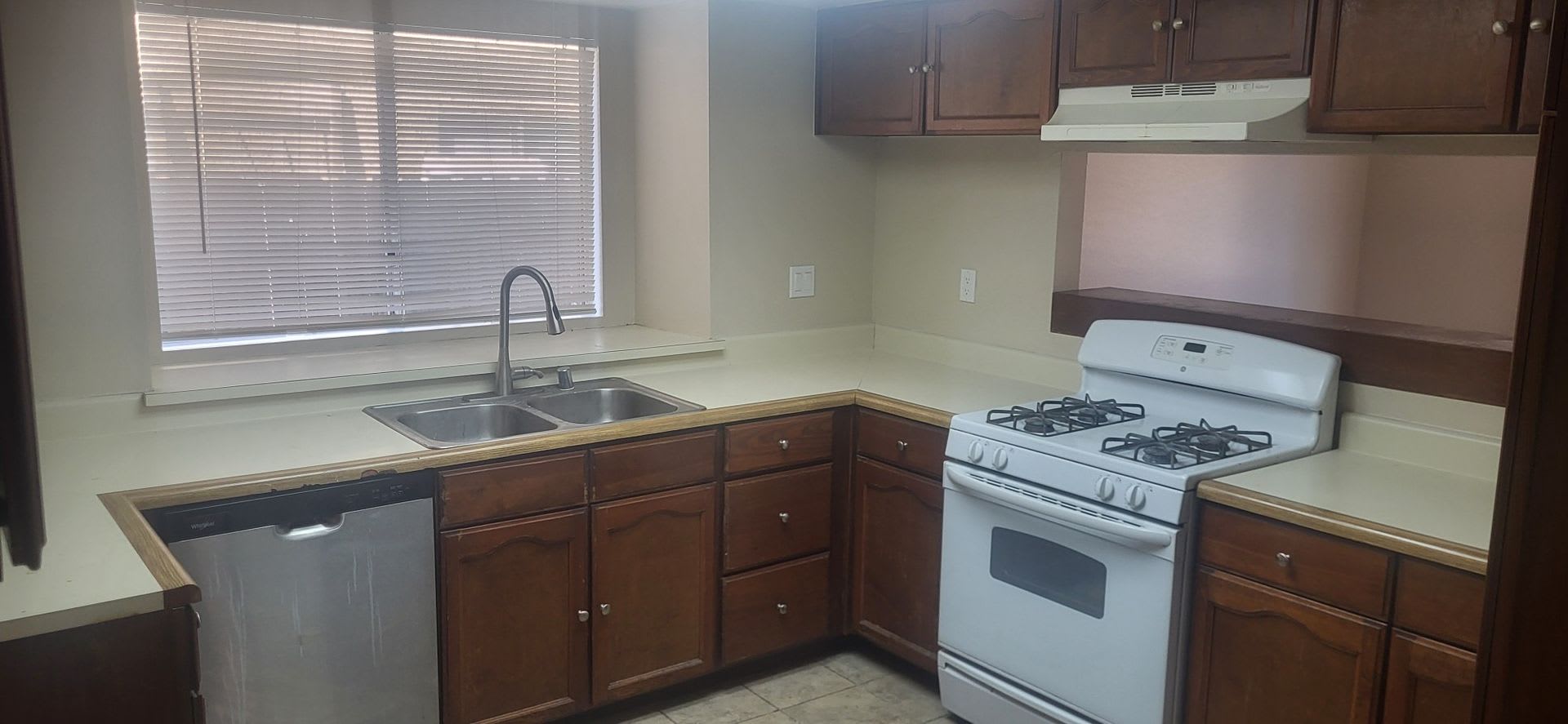Nice 3 Br 2 5 Ba New Paint Carpet – photo 5