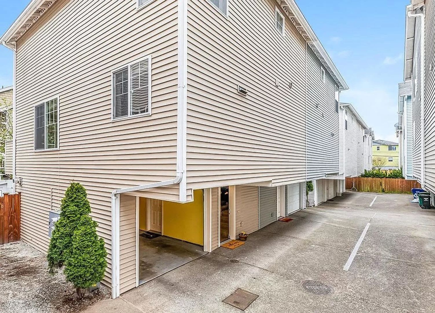 Nice 3 beds/ 2 baths Townhouse In Greenwood! – photo 1