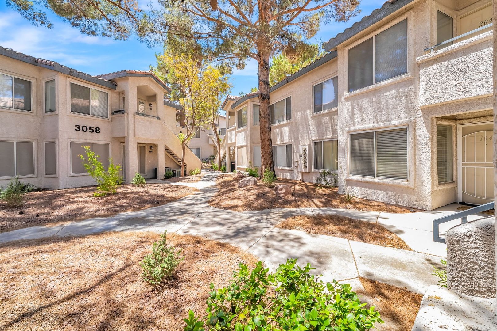 Charming First-Floor Condo in a Gated Community with Resort-Style Amenities! – photo 2