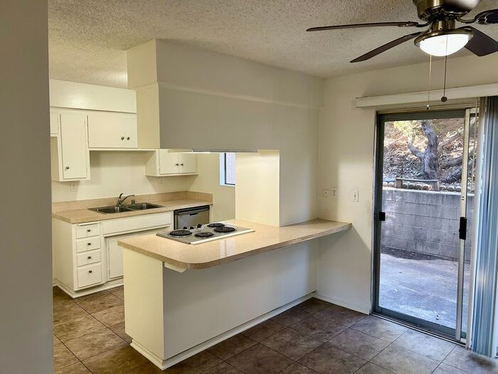 2437 Daphne Place – photo 4