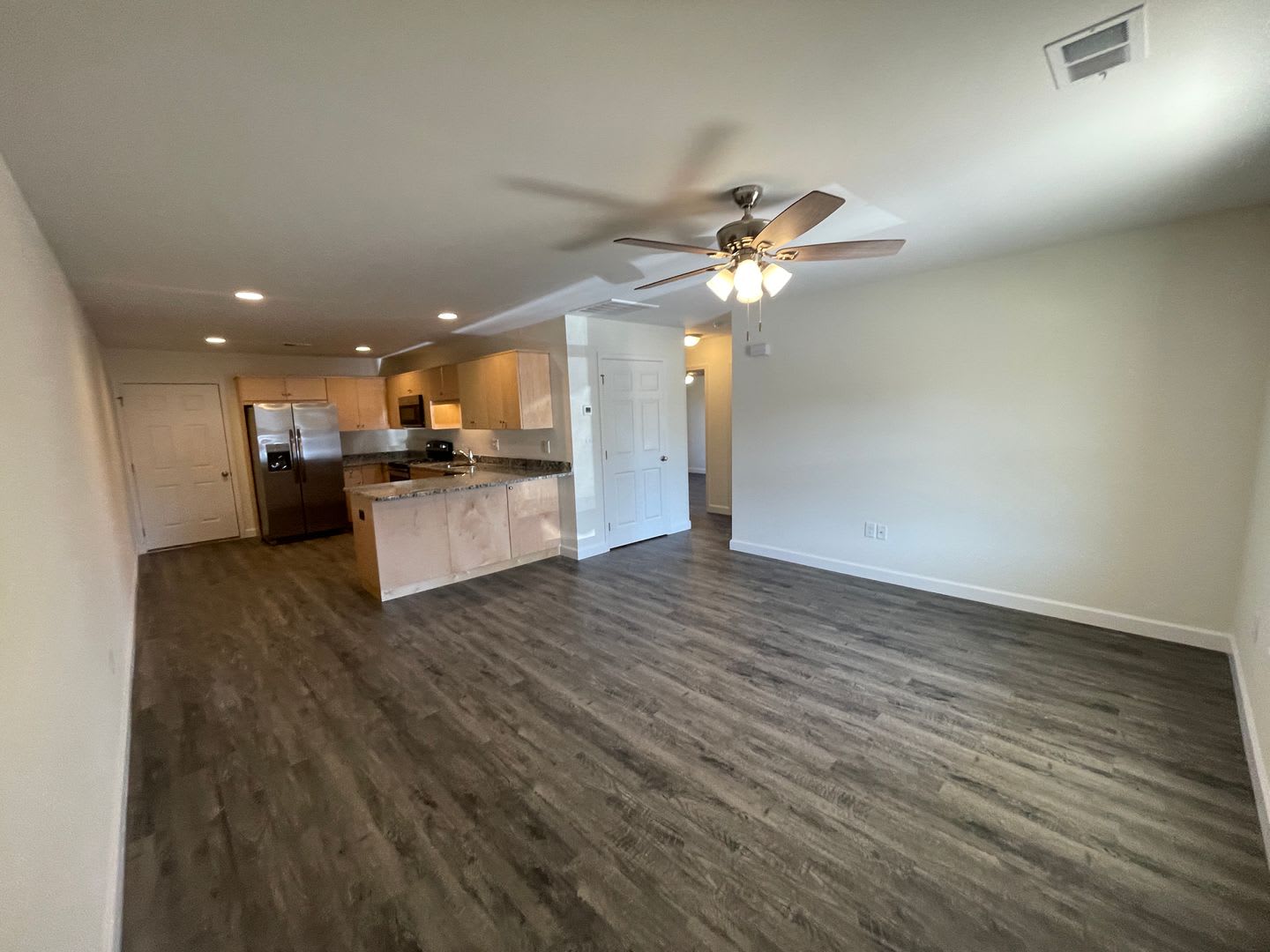 Available NOW! 2BD 1 BA Duplex in Super Convenient Location – photo 4
