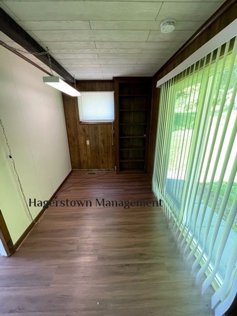 Single Family Home in Big Pool – photo 5