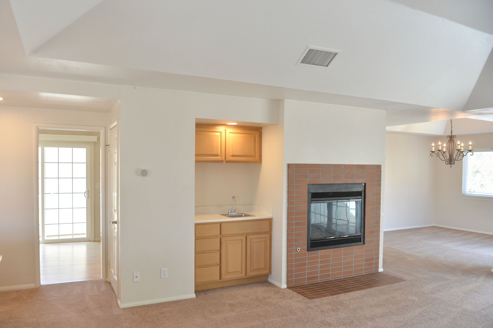 Port Royale three bedroom three bath yard gardener – photo 5