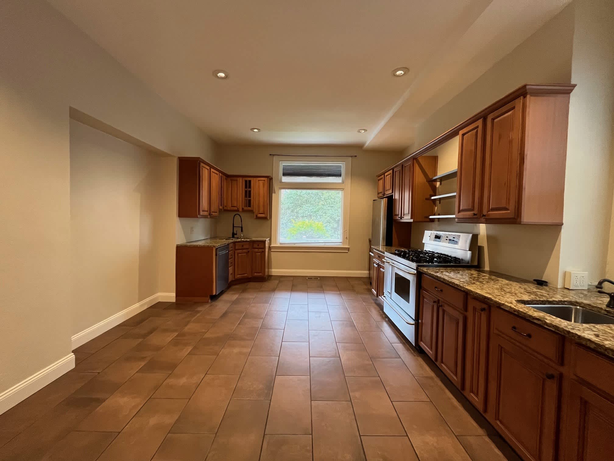 347 Stratford Avenue 1 – photo 3