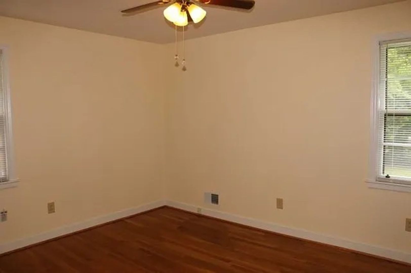 3 bedroom single level close to 5 points – photo 3