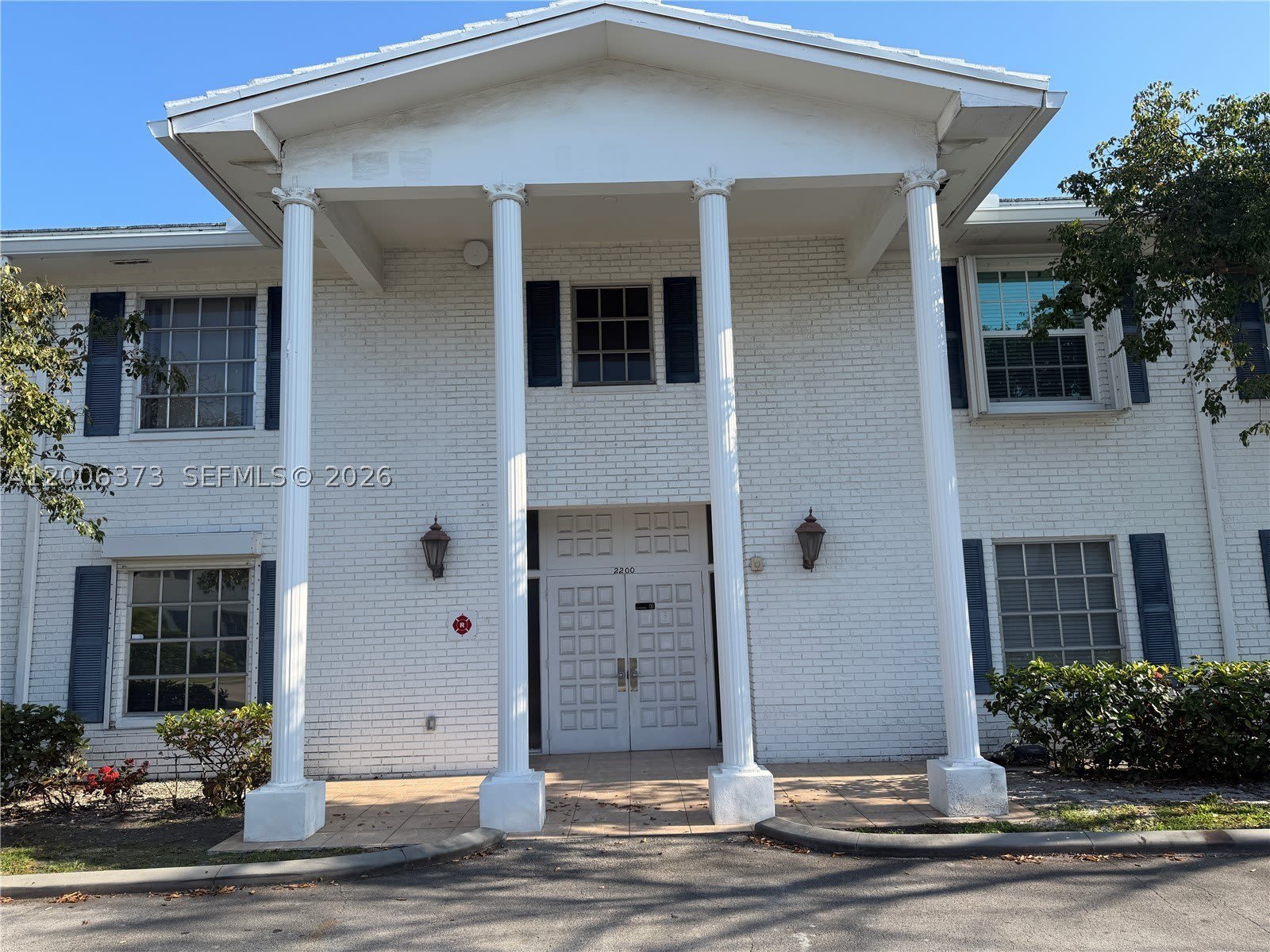 2200 NE 66th St – photo 1