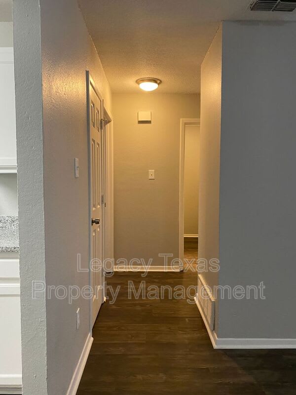 1302 Berry Dr – photo 2