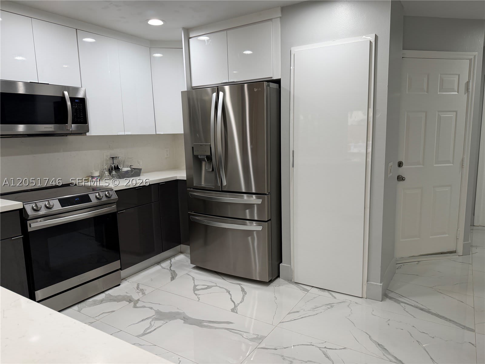 774 NW 42nd Pl – photo 2