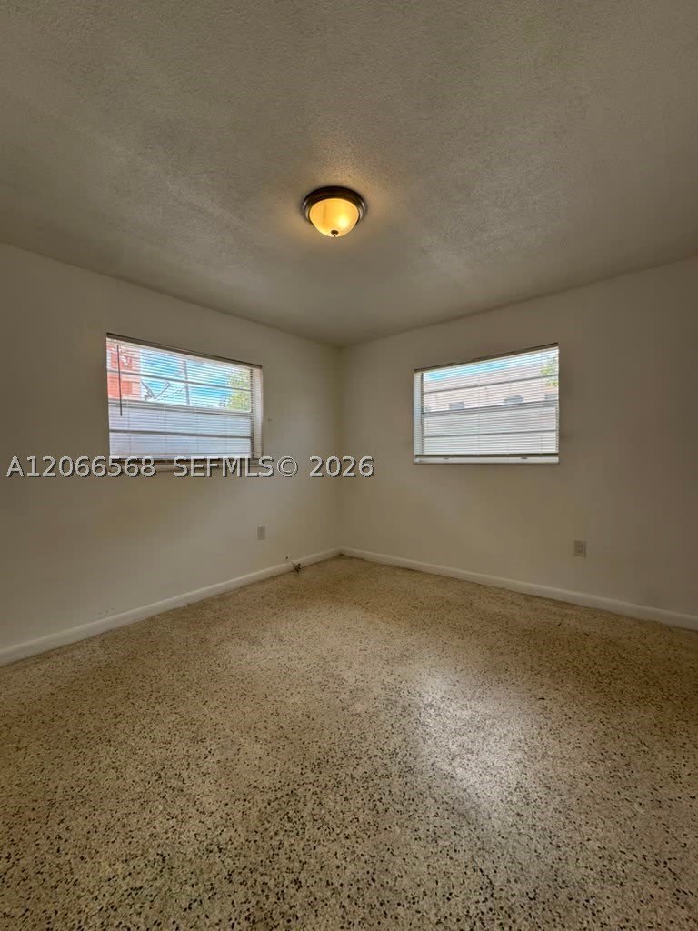 735 W 15th St – photo 4