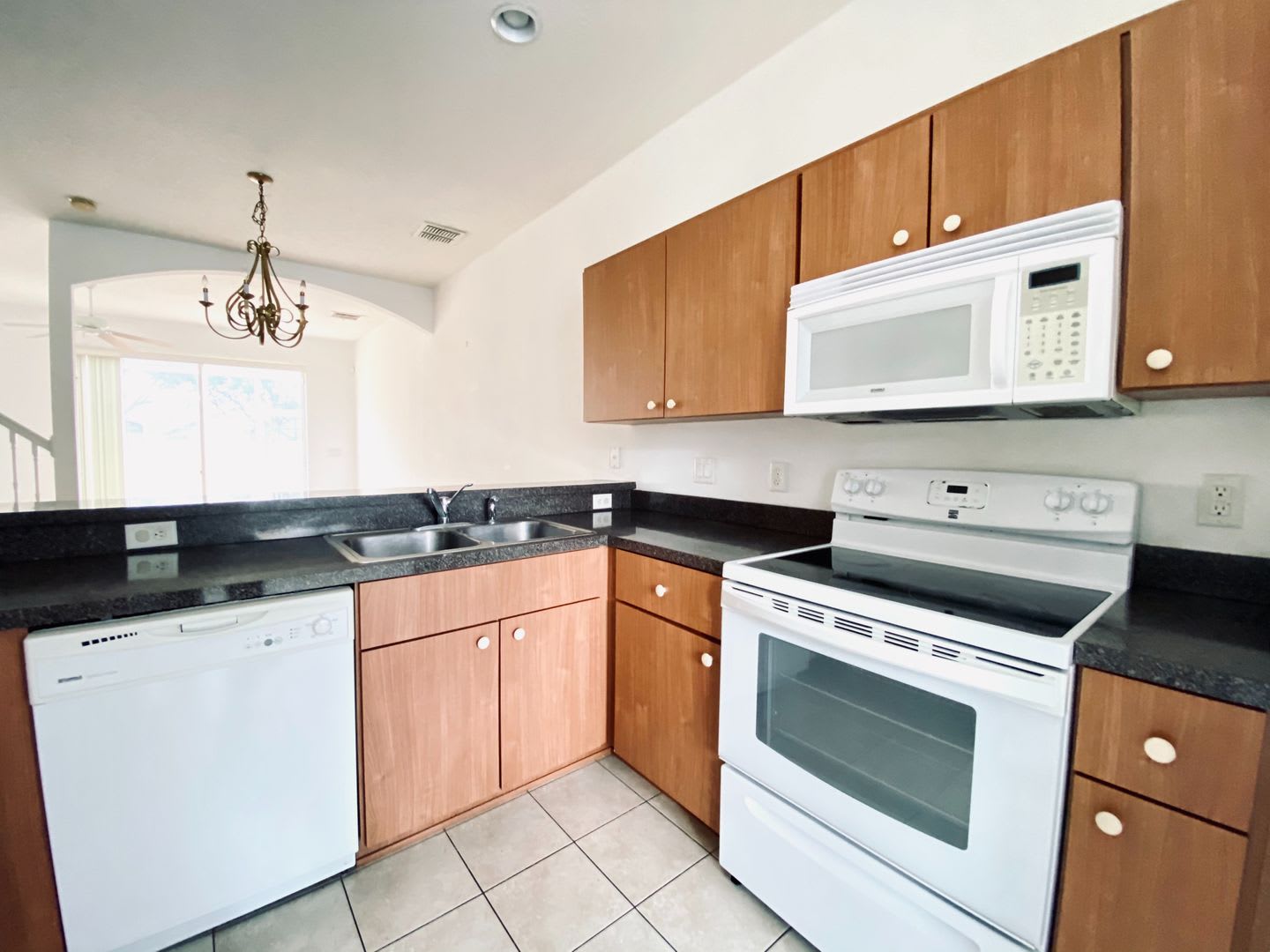 Beautiful 3 BD / 2.5 BA Townhome – photo 4