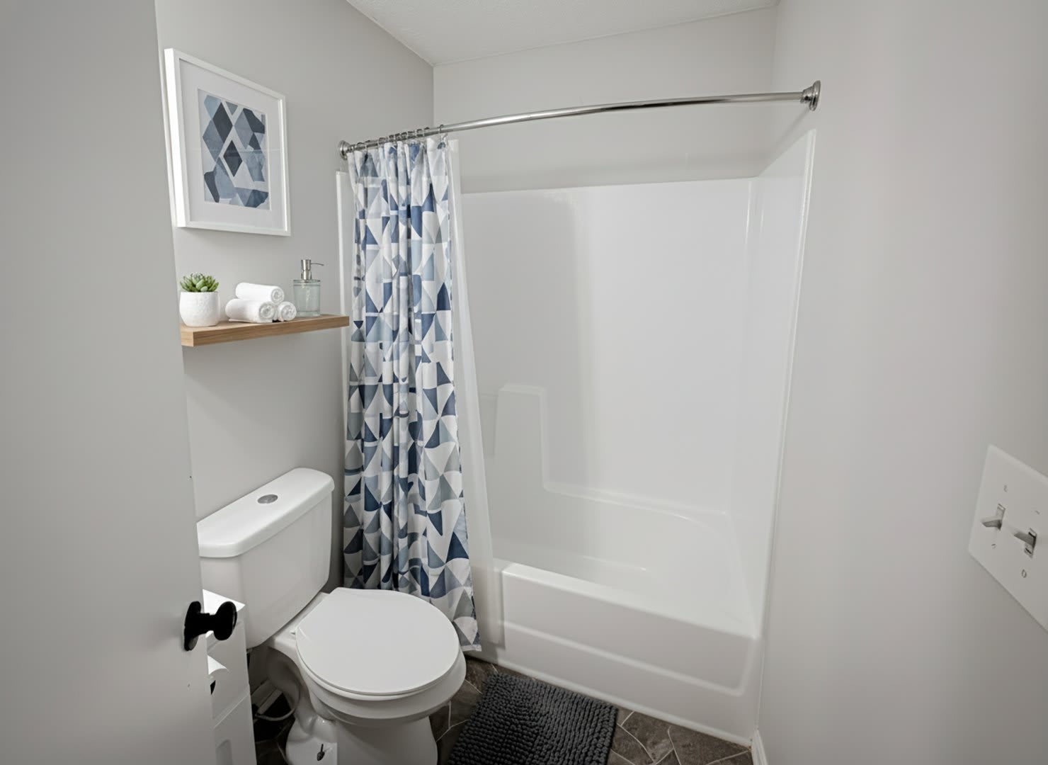 Remount Place. Clean, Convenient, Affordable Living – photo 2