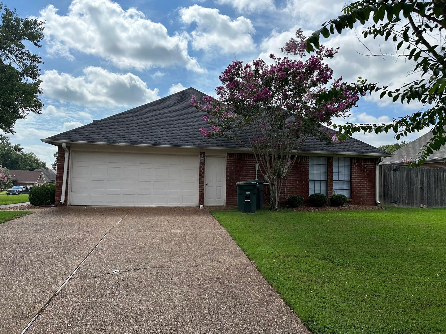 Welcome Home To This Beautifully Renovated 4 Bedroom 3 Bathroom Residence Located In The Highly Desirable Cordova Area Just Minutes From Germantown Parkway – photo 4