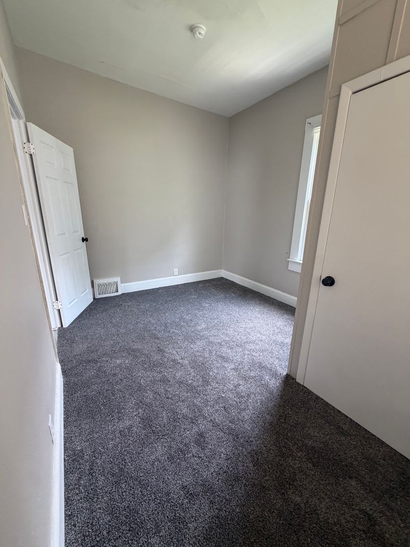 3 Bedroom One Bath! – photo 4