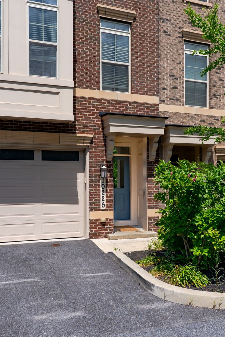 4 Bed 3 Full 2 Half Bath Townhome In Travilah Station – photo 3