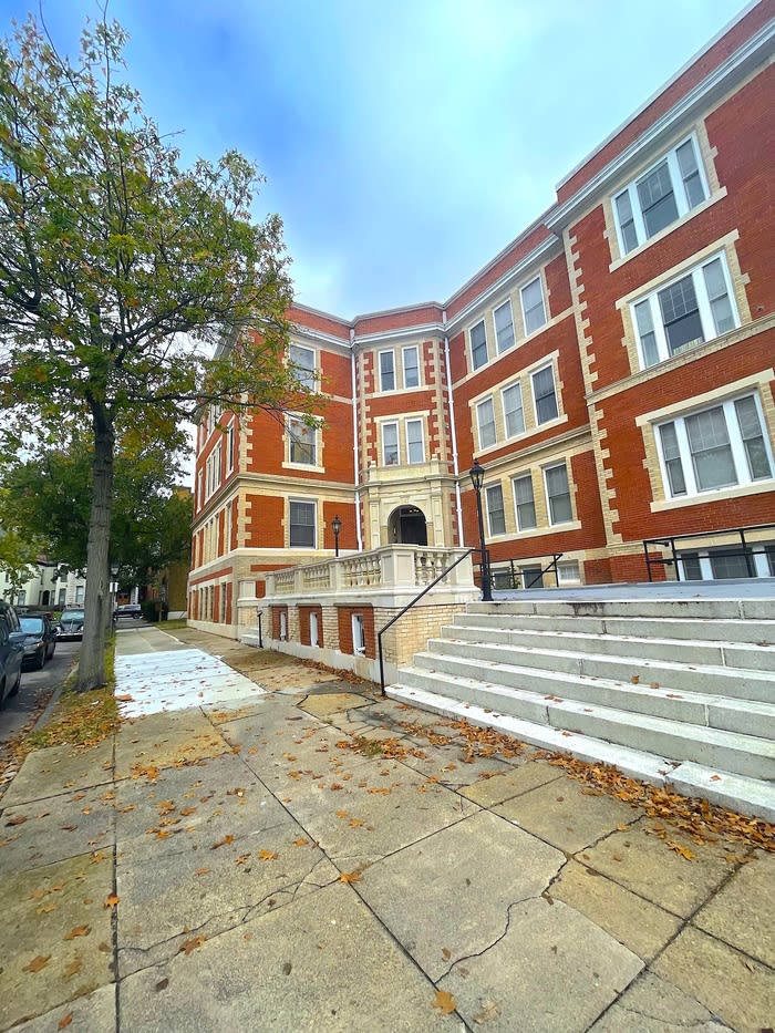 200 Drummond Place – photo 3