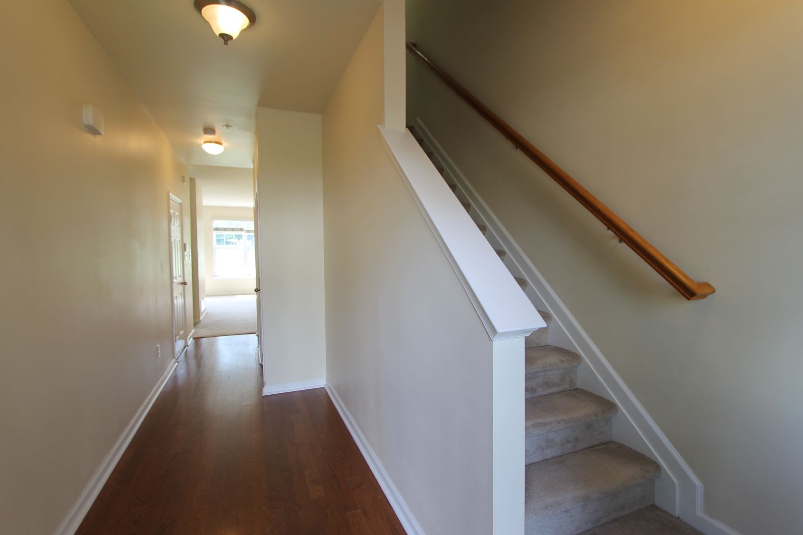 316 Ross Court (3BD/2.5BT) – photo 2