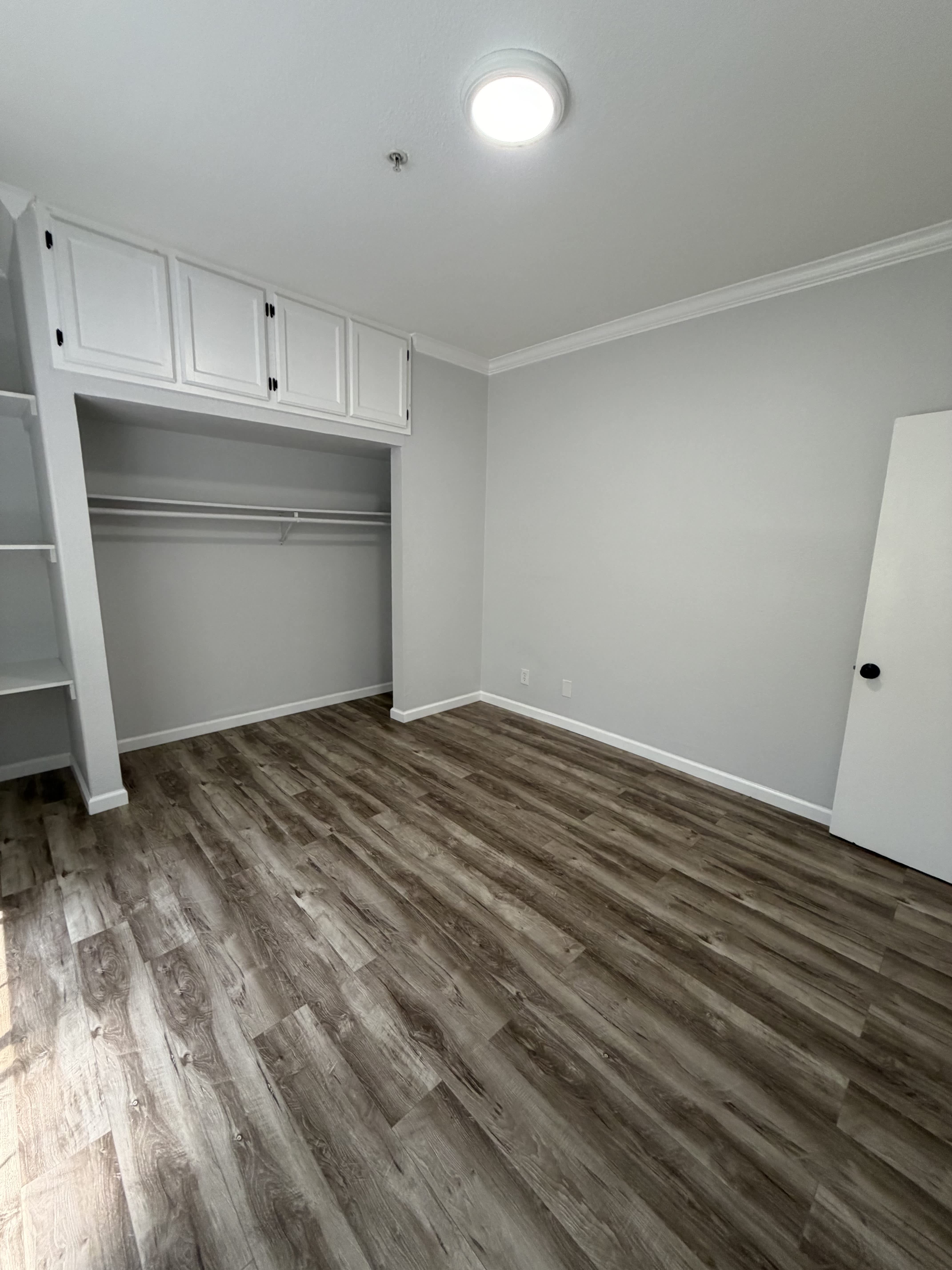 1072 Laguna Avenue – photo 4