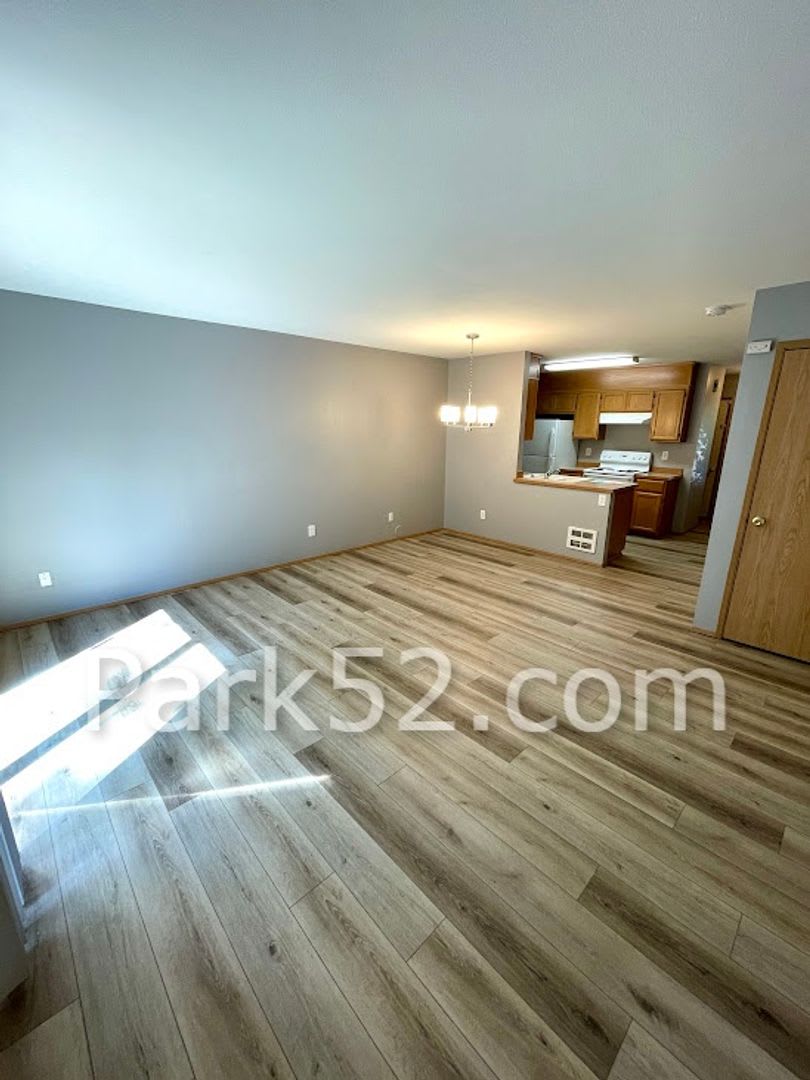 250 Off The First Full Month 2 Bedroom University Place Townhome – photo 4