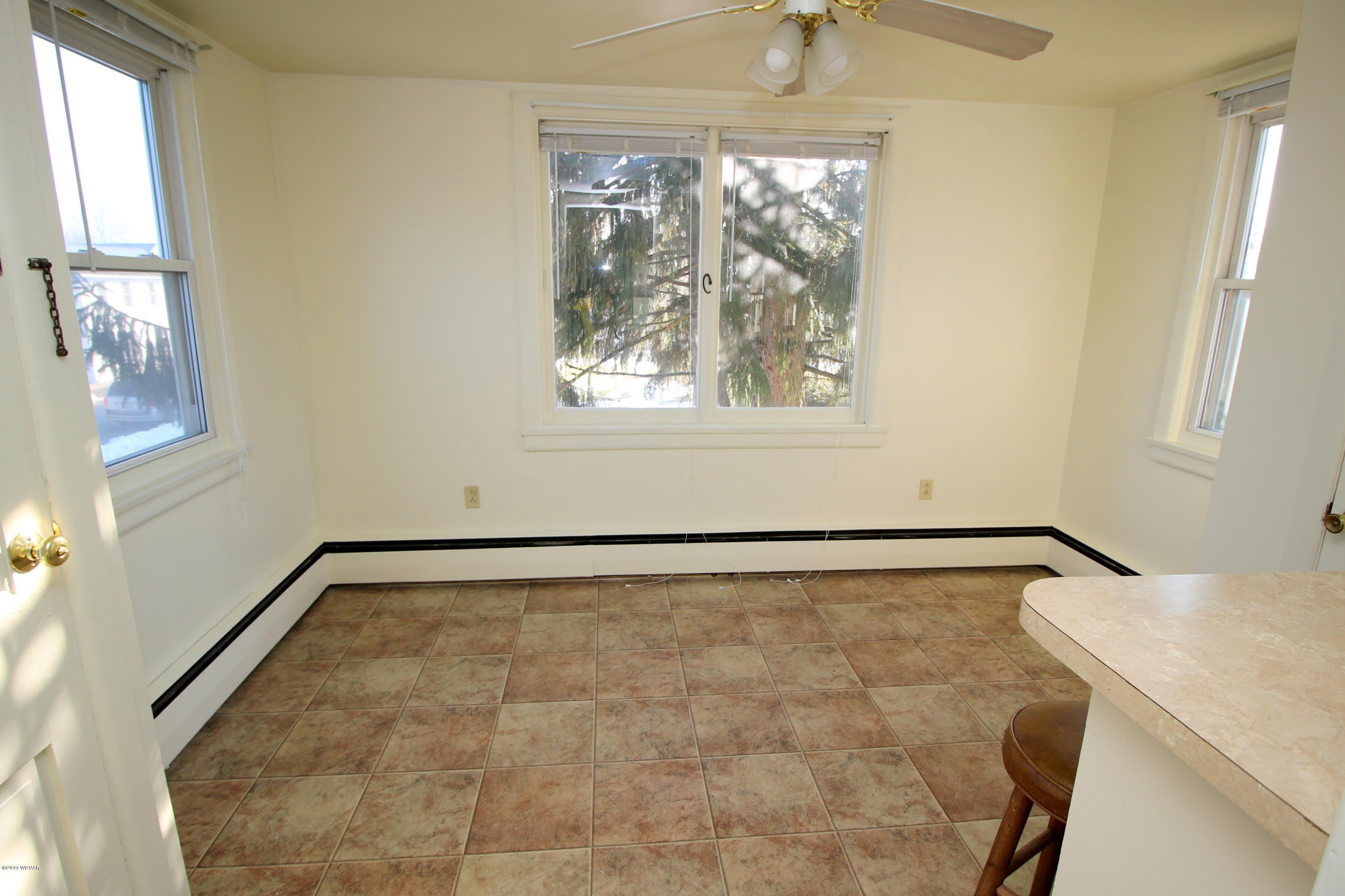 209 N WASHINGTON Street – photo 4