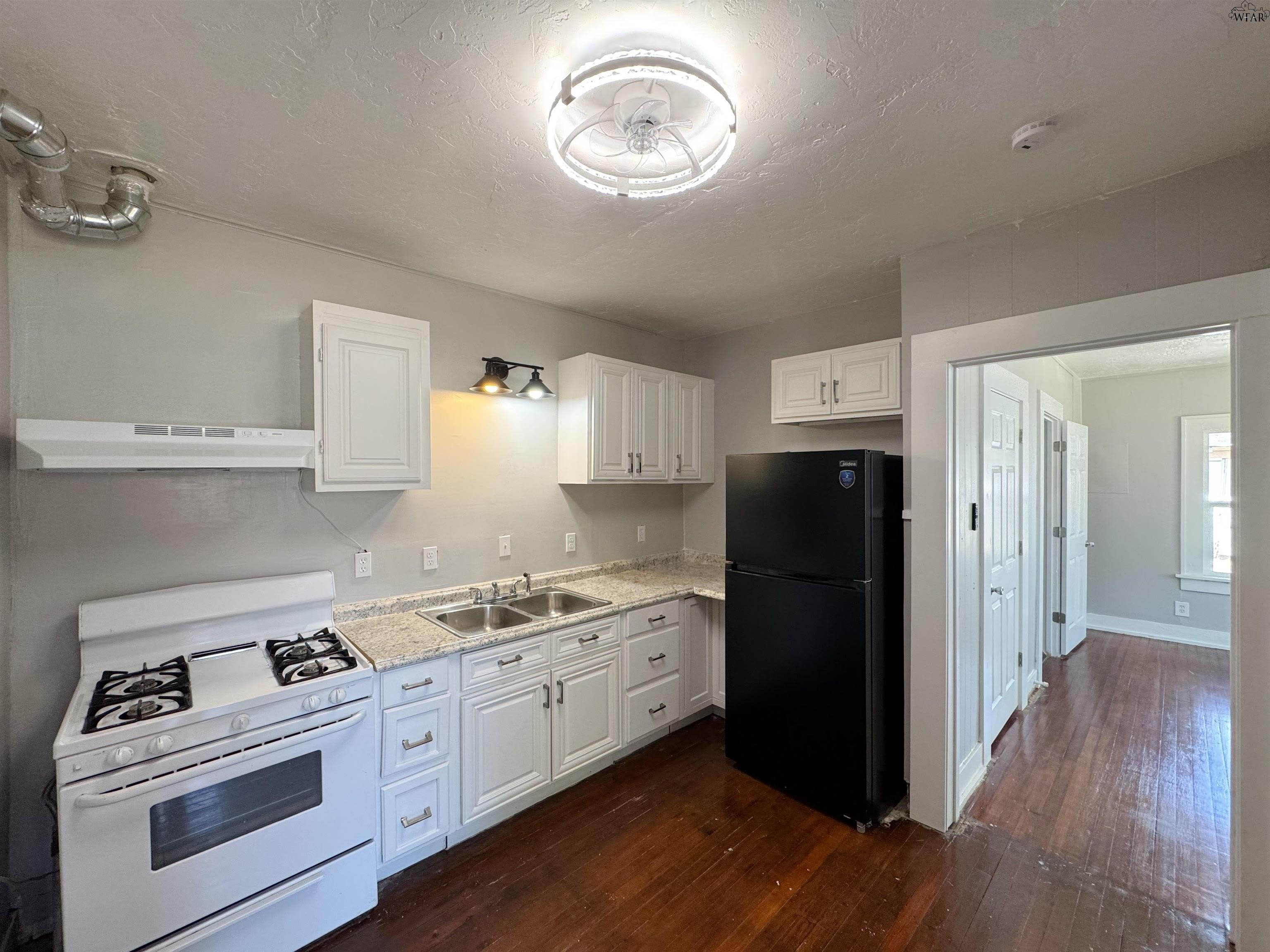1824 COLLINS AVENUE – photo 4