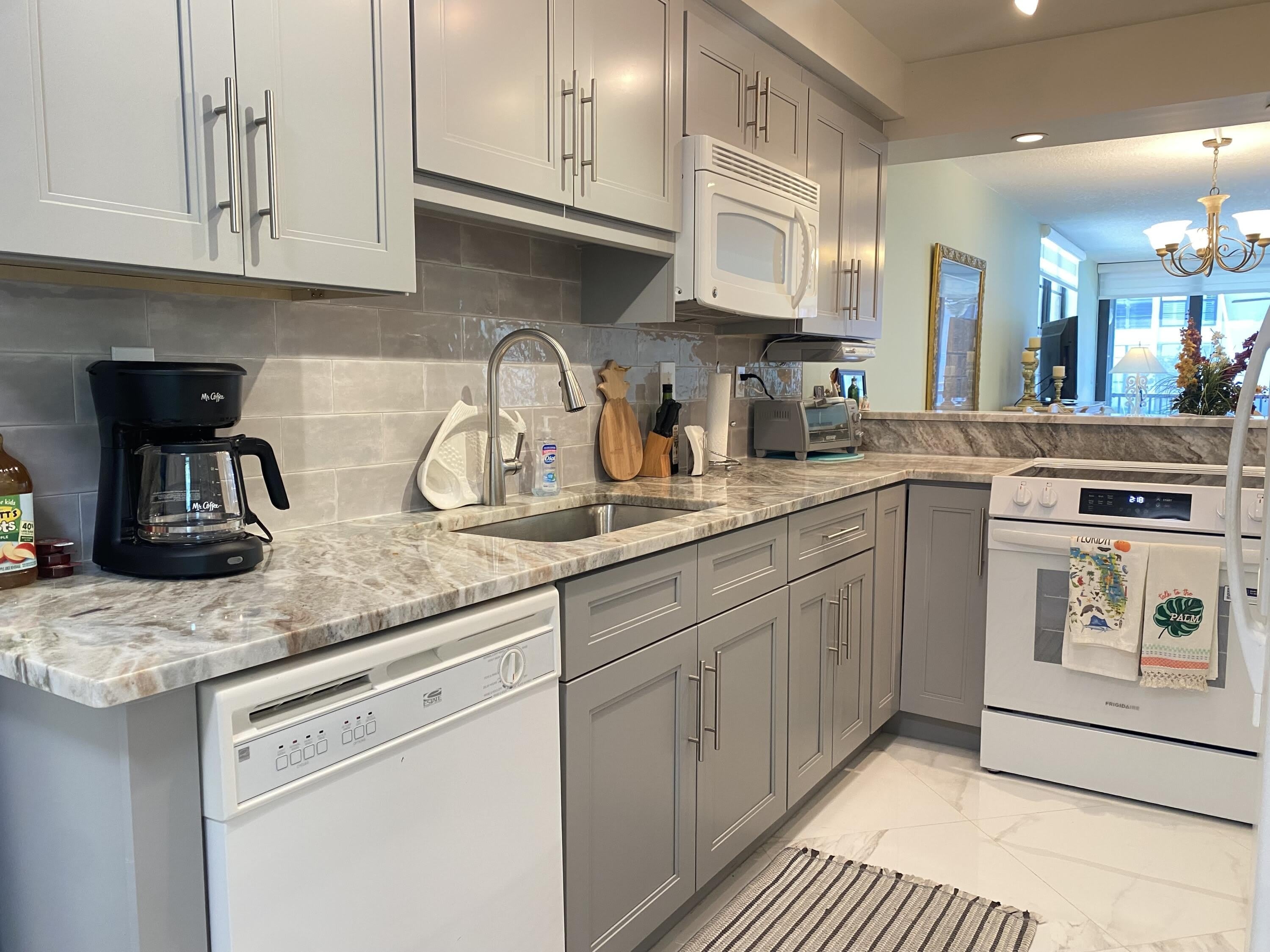 2 Royal Palm Way – photo 5