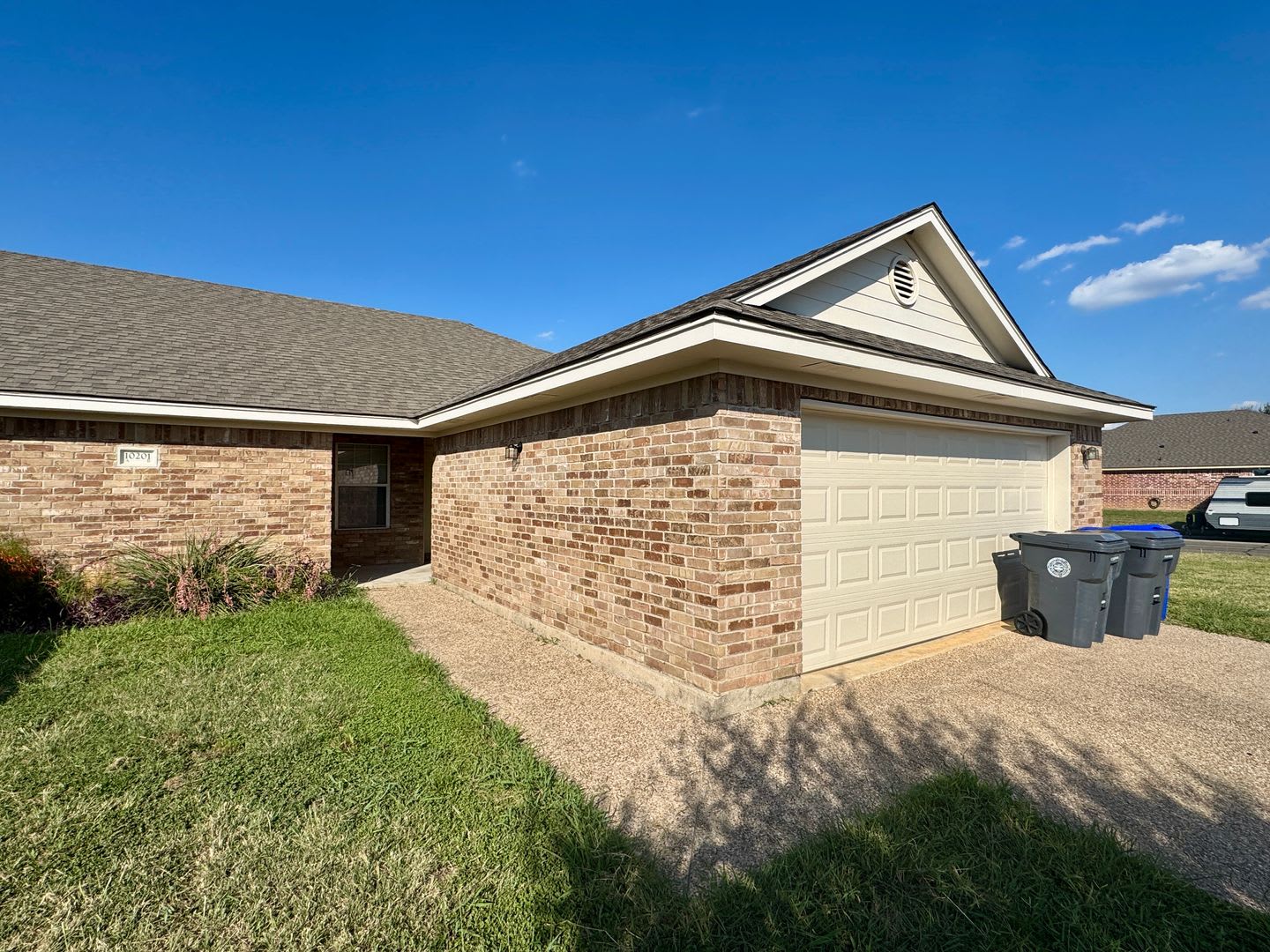 Duplex *LEASING SPECIAL AVAILABLE* – photo 2