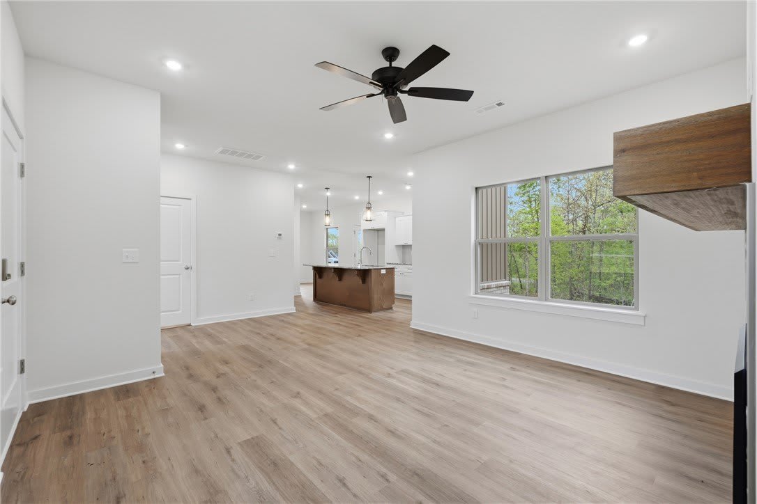 276 Kinross Drive – photo 5