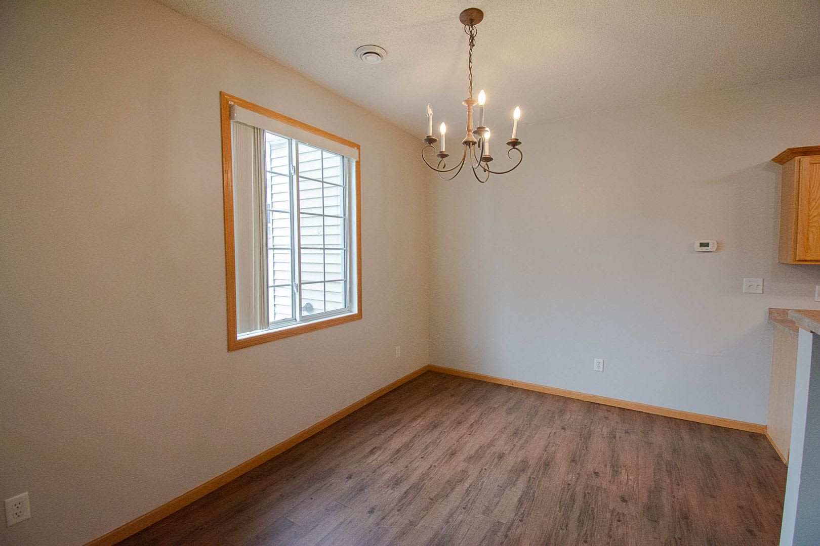 Rare 3 bedroom end unit Boulder Ridge townhome! – photo 4