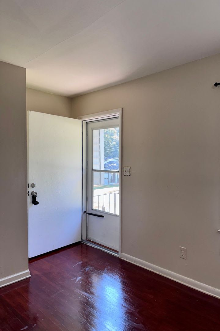 Great 3 Bedroom Mid-Centrury Split Level Home With a Retro Feel!! – photo 3