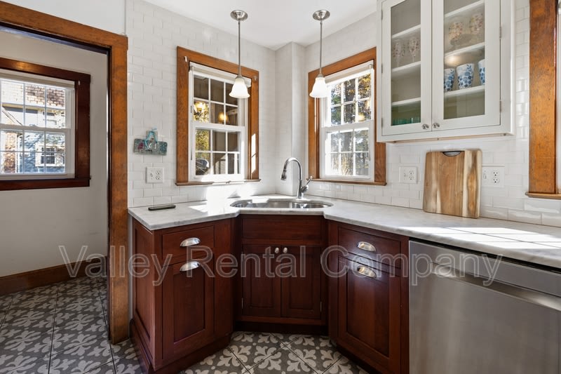 61 Woodlawn Avenue – photo 3